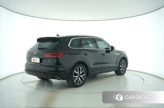 Volkswagen Touareg 2021 Черный из Китая, фото 2