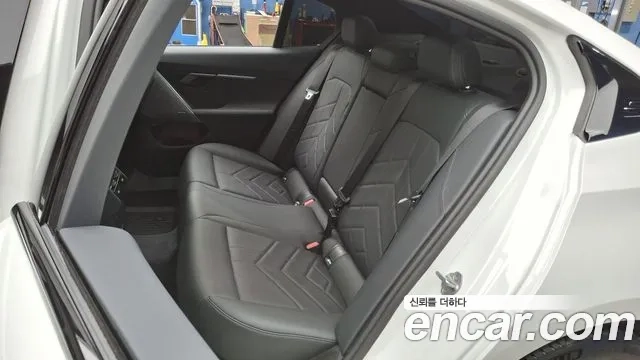 BMW 5 Series (G60) 2023 Белый из Кореи, фото 2