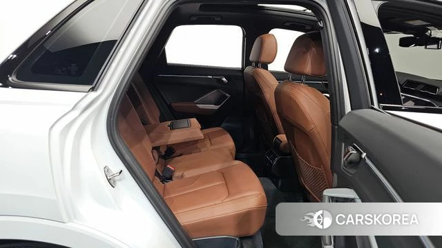 Audi Q3 (F3) 2025 Белый из Кореи, фото 2