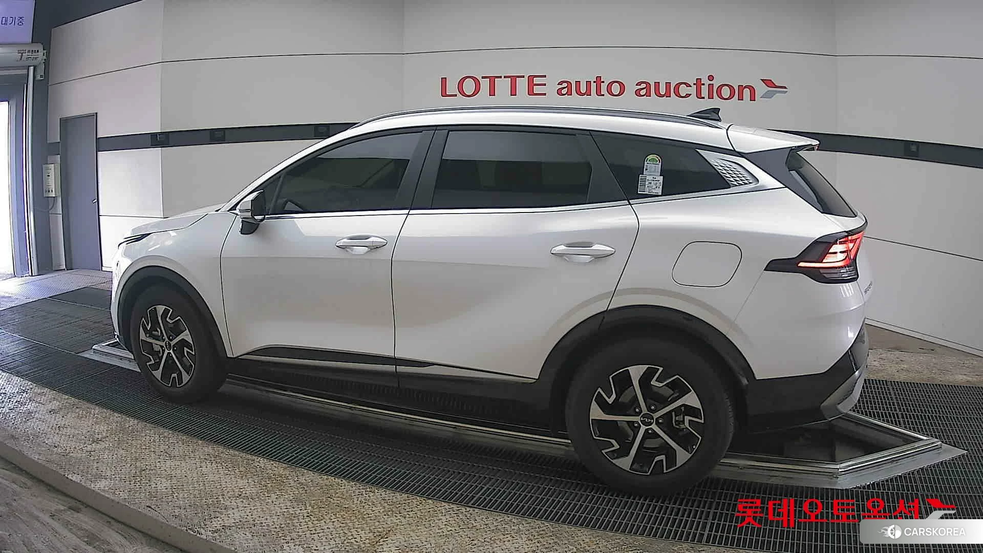 Kia Sportage Hybrid 2024 Snow White Pearl из Кореи, фото 2