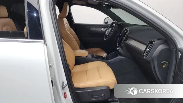 Volvo XC40 2021 Белый из Кореи, фото 2