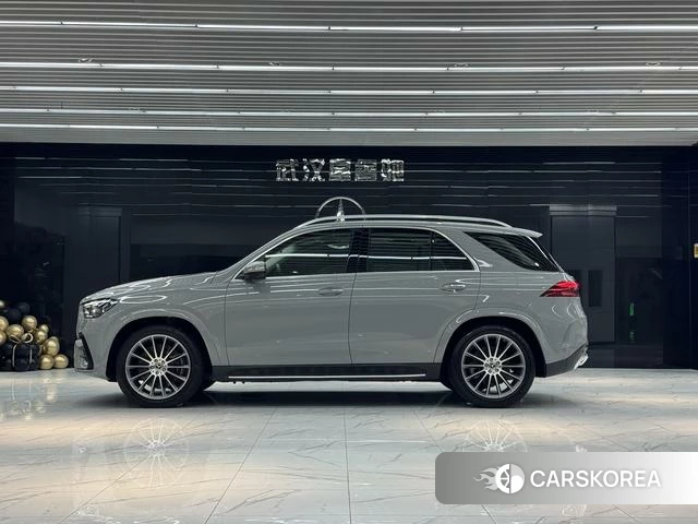 Mercedes-Benz GLE (import) 2023 Серебристо-серый из Китая, фото 2
