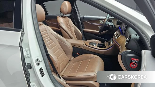 Mercedes-Benz E-Class W213 2022 Белый из Кореи, фото 2
