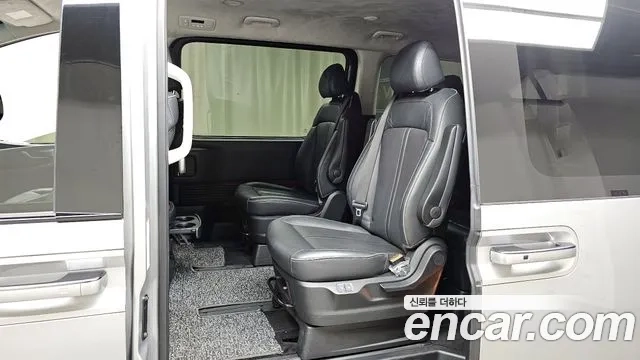 Hyundai Staria 2022 Серебристо-серый из Кореи, фото 2