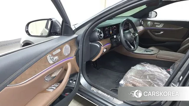 Mercedes-Benz E-Class W213 2021 Серый из Кореи, фото 2