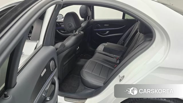 Mercedes-Benz E-Class W213 2023 Белый из Кореи, фото 2