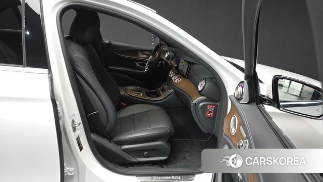 Mercedes-Benz E-Class W213 2021 Белый из Кореи, фото 2