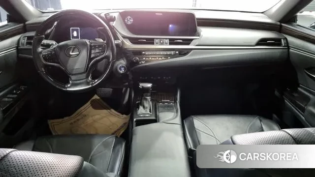 Lexus ES300h 7th generation 2018 Серебристо-серый из Кореи, фото 2