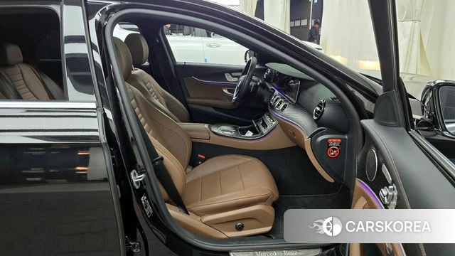 Mercedes-Benz E-Class W213 2023 Черный из Кореи, фото 2