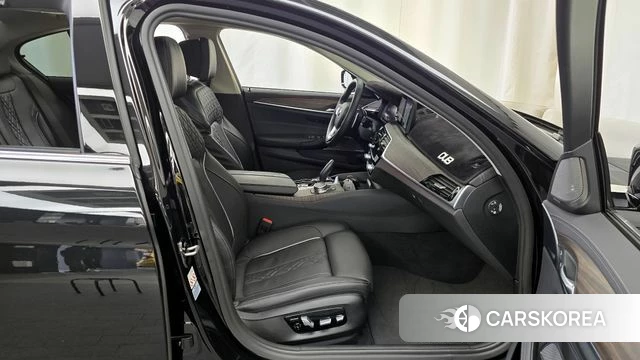 BMW 5 Series (G30) 2022 Черный из Кореи, фото 2