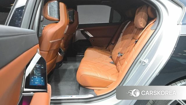 BMW 7 Series (G70) 2025 Черный из Кореи, фото 2