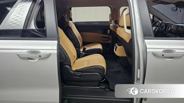 Kia Carnival 4th generation 2022 Серебряный из Кореи, фото 2