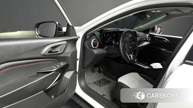 Chevrolet (GM Daewoo) Trax Crossover 2024 Белый из Кореи, фото 2