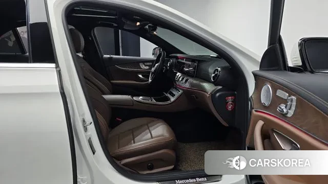 Mercedes-Benz E-Class W213 2021 Белый из Кореи, фото 2