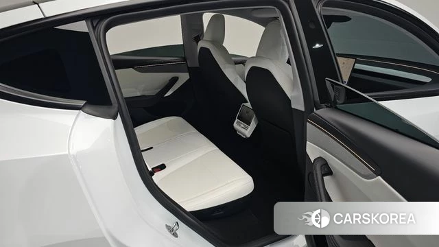 Tesla Model Y 2025 Белый из Кореи, фото 2