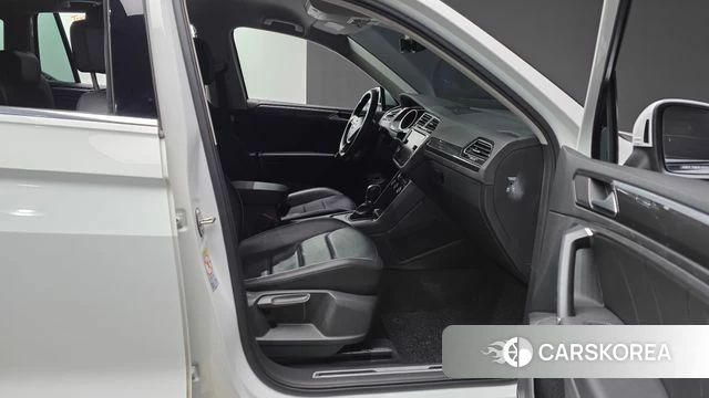 Volkswagen Tiguan second Generation 2018 Белый из Кореи, фото 2