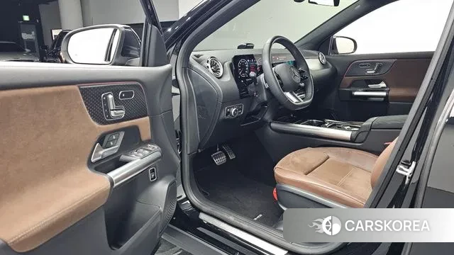 Mercedes-Benz GLA - Class H247 2025 Черный из Кореи, фото 2