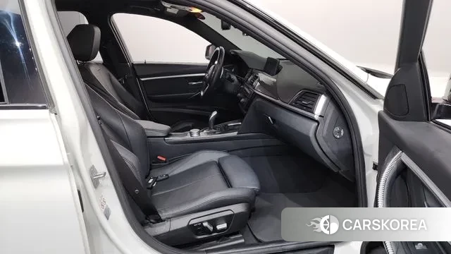 BMW 3 Series (F30) 2018 Белый из Кореи, фото 2