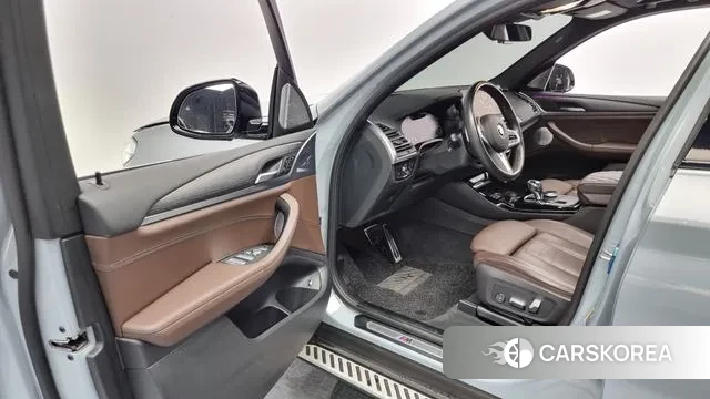 BMW X3 (G01) 2023 Светло-серебряный цвет из Кореи, фото 2