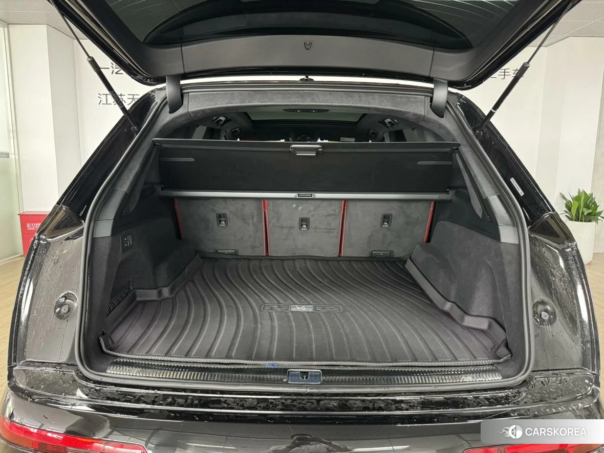 Audi SQ7 2024 Черный из Китая, фото 2