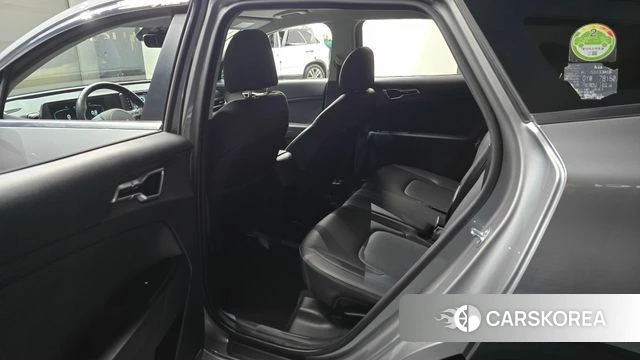 Kia Sportage 5th Generation 2023 Серебристо-серый из Кореи, фото 2