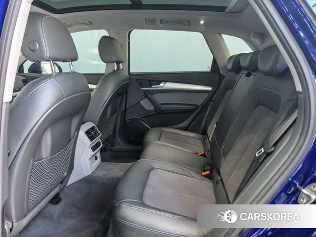 Audi Q5L 2019 Черный из Китая, фото 2