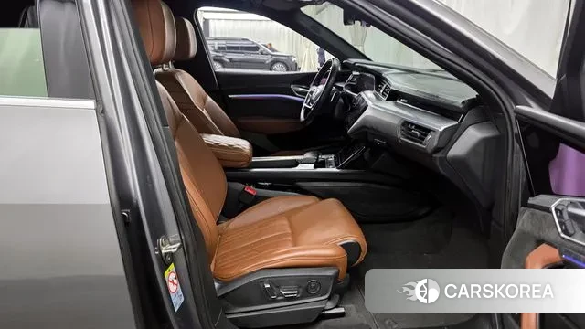 Audi e-Tron 2021 Серебряный из Кореи, фото 2