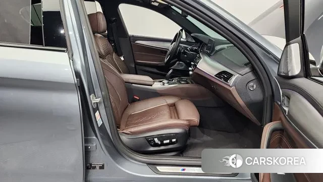 BMW 5 Series (G30) 2018 Серый из Кореи, фото 2