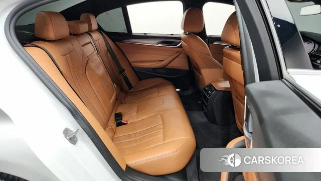 BMW 5 Series (G30) 2018 Белый из Кореи, фото 2