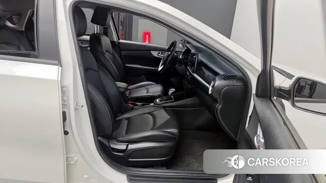 Kia The New K3 2nd generation 2021 Белый из Кореи, фото 2