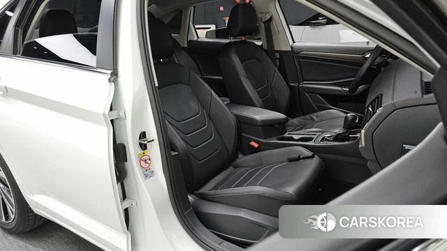 Volkswagen 7th Generation of Jetta 2021 Белый из Кореи, фото 2