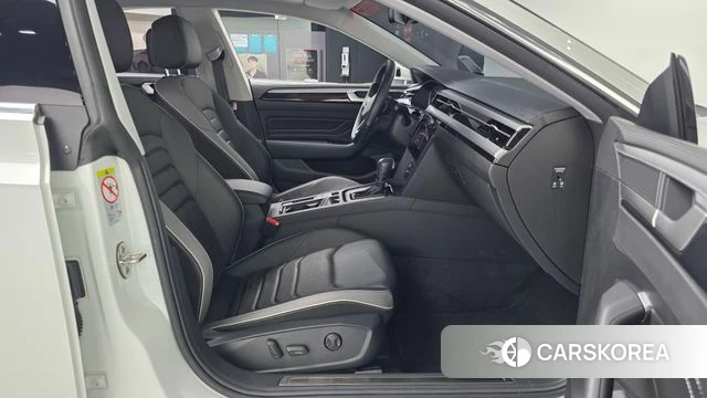 Volkswagen Arteon 2023 Белый из Кореи, фото 2