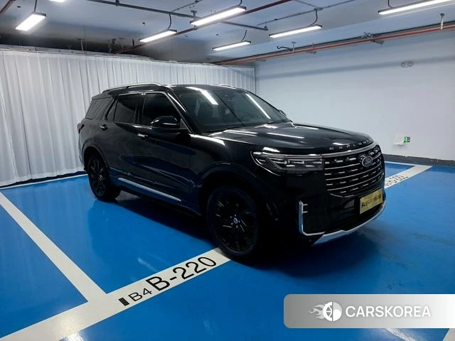 Ford Explorer 2023 Черный из Китая, фото 2