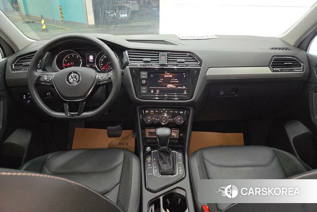 Volkswagen Tiguan L 2018 Темно-серый из Китая, фото 2