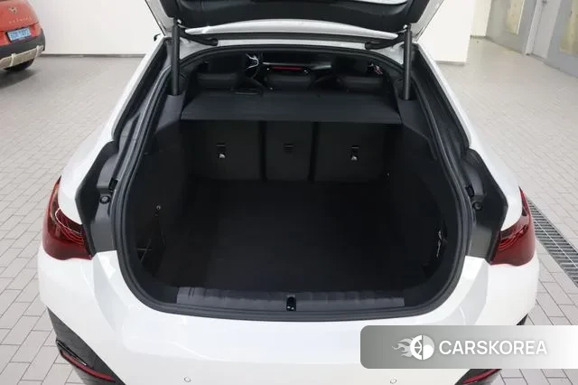 BMW 4 Series (G22) 2025 Белый из Кореи, фото 2