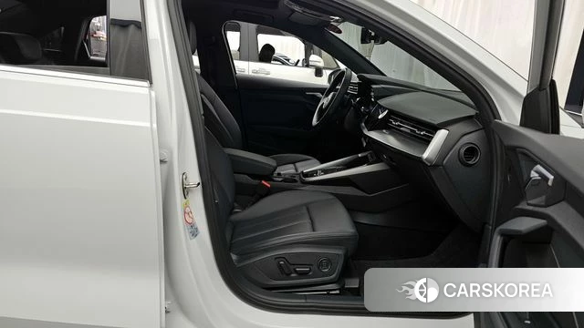 Audi A3 (8Y) 2022 Белый из Кореи, фото 2