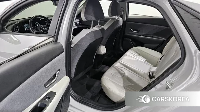 Hyundai Avante (CN7) 2021 Серебристо-серый из Кореи, фото 2