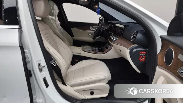 Mercedes-Benz E-Class W213 2021 Белый из Кореи, фото 2