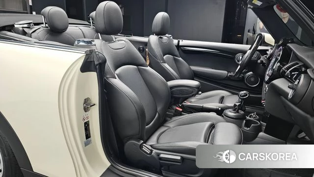 Mini Cooper Convertible 2019 Жемчужный цвет из Кореи, фото 2