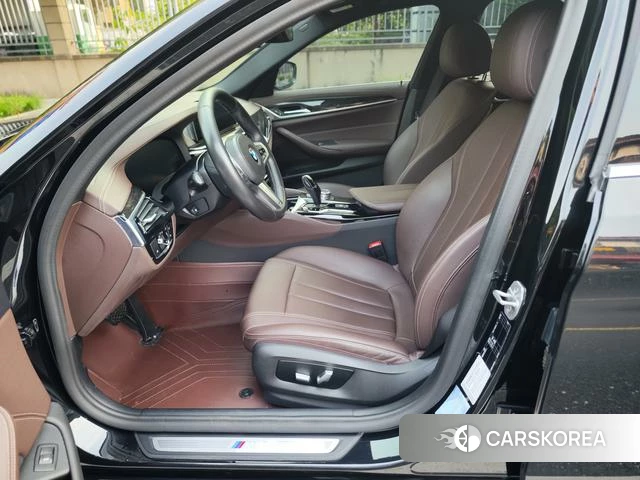 BMW 5 series 2020 Черный из Китая, фото 2