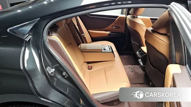 Lexus ES300h 7th generation 2020 Черный из Кореи, фото 2