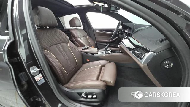 BMW 5 Series (G30) 2019 Серый из Кореи, фото 2