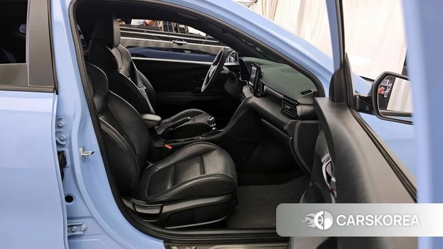 Hyundai Veloster (JS) 2018 Светло-серебряный цвет из Кореи, фото 2