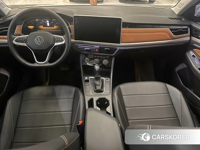Volkswagen Bora 2023 Белый из Китая, фото 2