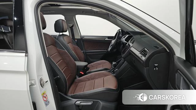 Volkswagen Tiguan Allspace 2022 Белый из Кореи, фото 2