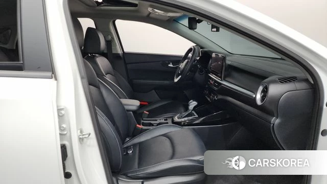 Kia The New K3 2nd generation 2022 Белый из Кореи, фото 2