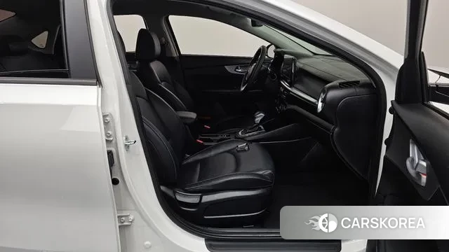 Kia The New K3 2nd generation 2022 Белый из Кореи, фото 2