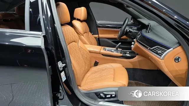 BMW 7 Series (G11) 2021 Черный из Кореи, фото 2