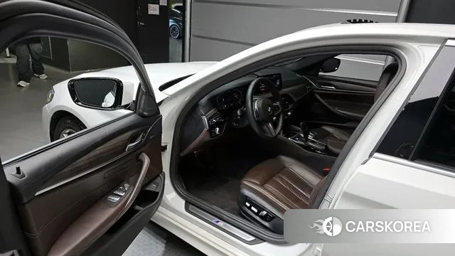 BMW 5 Series (G30) 2020 Белый из Кореи, фото 2