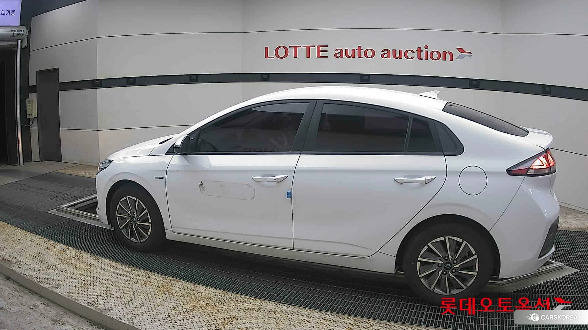 Hyundai IONIQ Electric 2020 Polar White из Кореи, фото 2